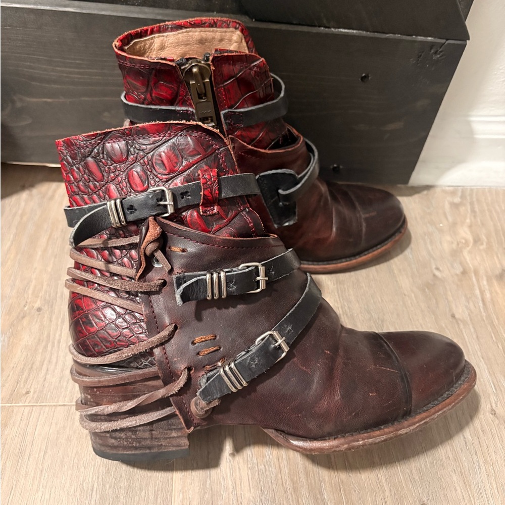 Freebird by Steven crue wine multi size 8